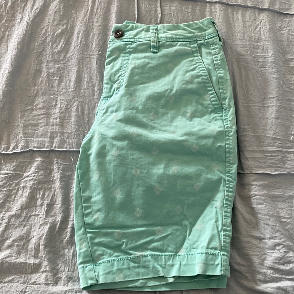 Aeropostale young men 28 dress shorts.